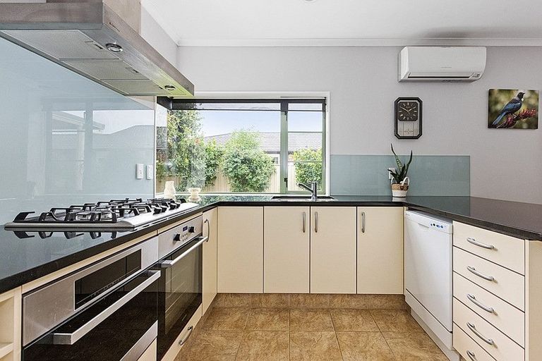 Photo of property in 10 Malbec Way, Greenmeadows, Napier, 4112