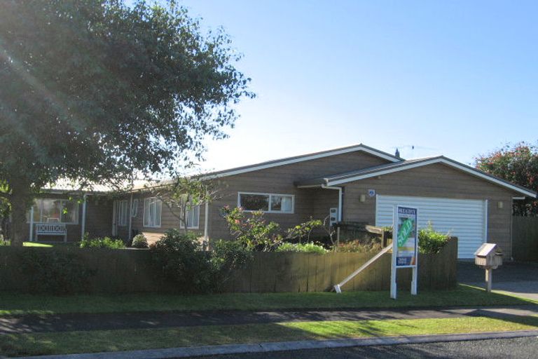 Photo of property in 25 Crampton Court, Orewa, 0931