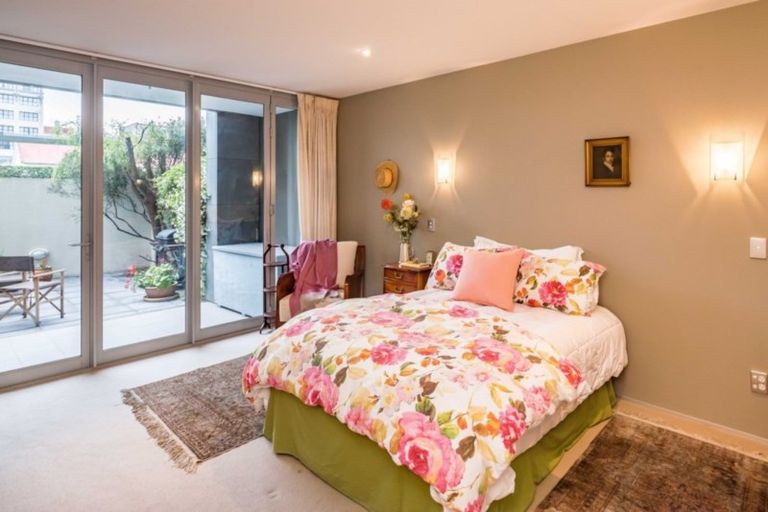 Photo of property in Sanctum Apartment, 10 Ebor Street, Te Aro, Wellington, 6011