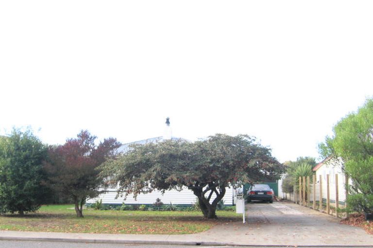 Photo of property in 908 Grove Road, Mayfair, Hastings, 4122