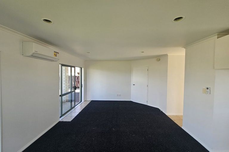 Photo of property in 86 Reeves Road, Pakuranga Heights, Auckland, 2010