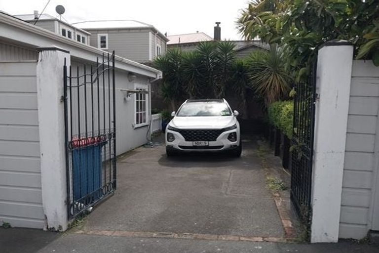 Photo of property in 1 Caroline Street, Mount Victoria, Wellington, 6011
