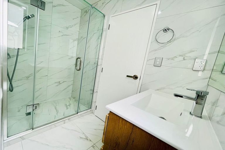 Photo of property in 28 Parahau Road, Papakura, 2110