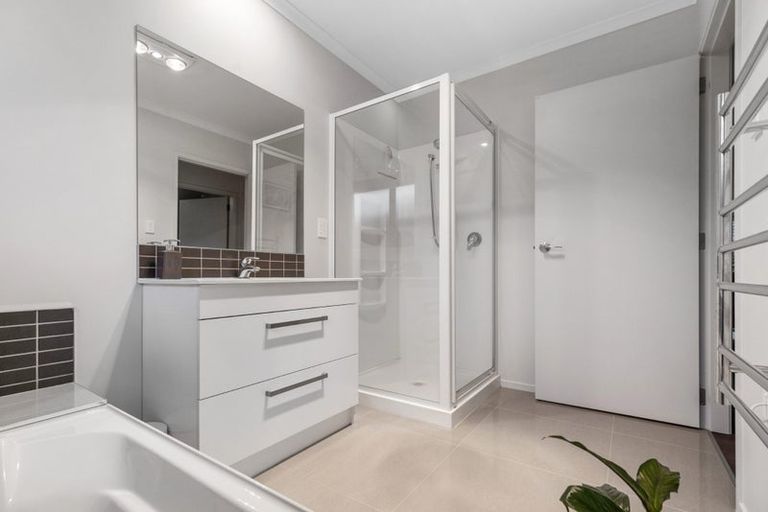 Photo of property in 17 Waterside Drive, Pyes Pa, Tauranga, 3112