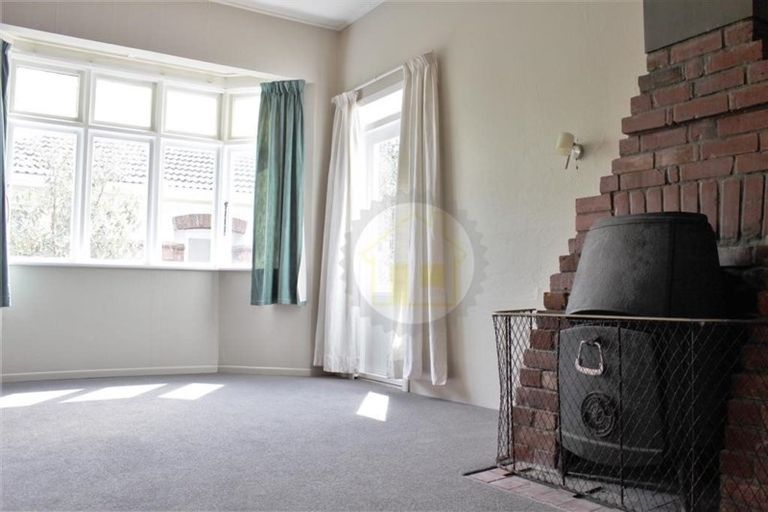 Photo of property in 82 Hazelhurst Pass, Caversham, Dunedin, 9012