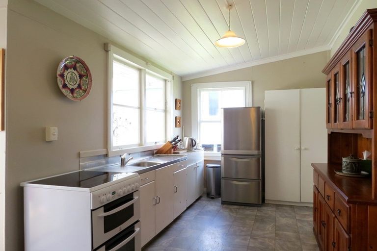 Photo of property in 80 Watt Street, Coromandel, 3506