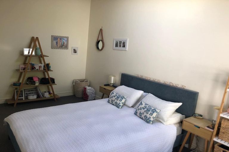 Photo of property in 2/326 Oriental Parade, Oriental Bay, Wellington, 6011