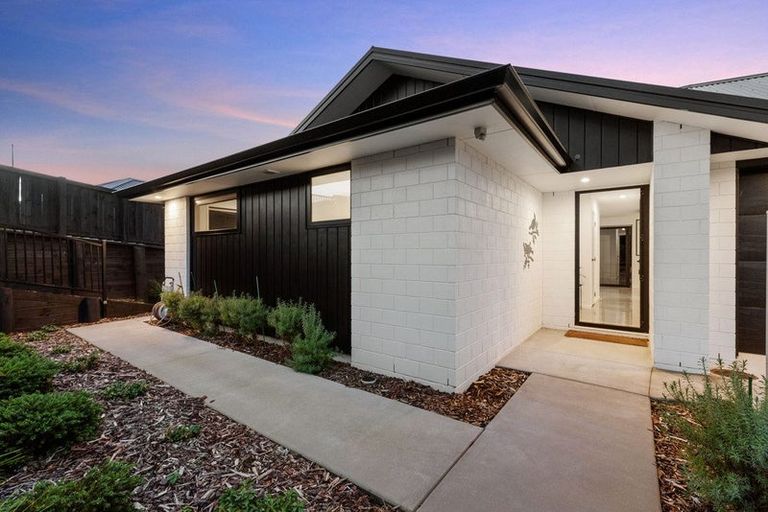 Photo of property in 15 Hayward Place, Ohauiti, Tauranga, 3112