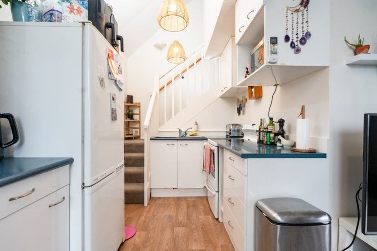 Photo of property in 17 Fitzpatrick Street, Newlands, Wellington, 6037