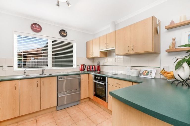 Photo of property in 22 Emmerdale Avenue, Papakura, 2110