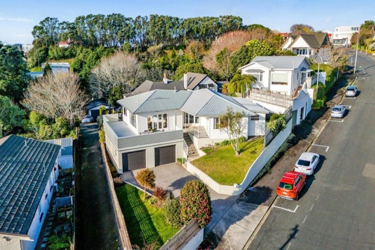 Photo of property in 39 Cameron Street, New Plymouth, 4310