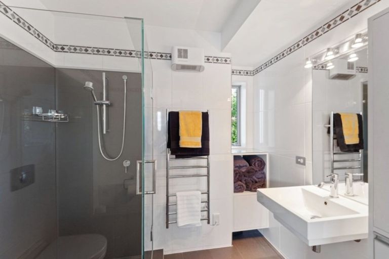 Photo of property in 1/64 Holly Road, St Albans, Christchurch, 8014