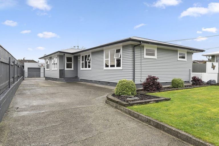 Photo of property in 41 Karaka Crescent, Levin, 5510