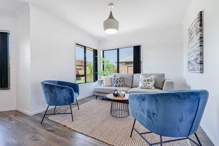 Photo of property in 22 Whitford Place, Rototuna North, Hamilton, 3210