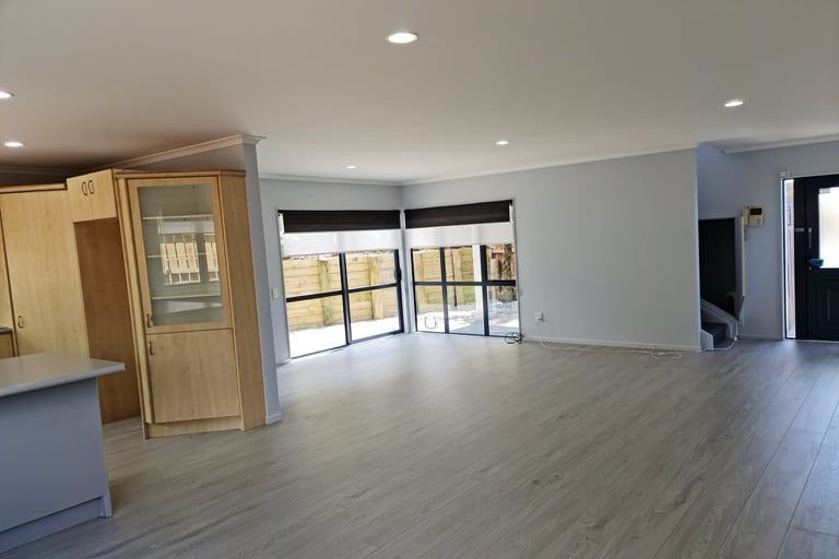 Photo of property in 1/35 Highgrove Lane, Totara Vale, Auckland, 0632