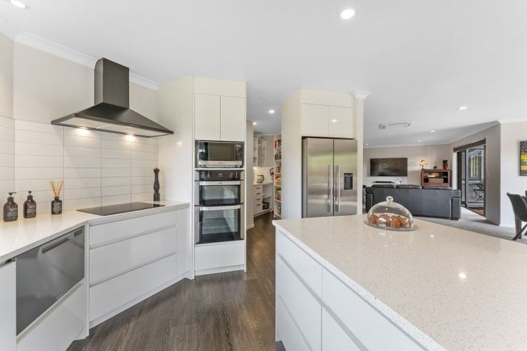 Photo of property in 6 Cameron Drive, Acacia Bay, Taupo, 3385