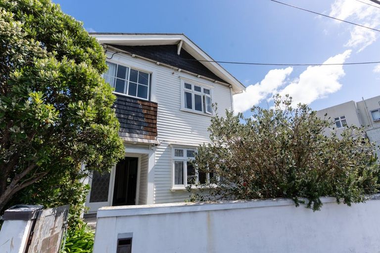 Photo of property in 18 Kilbirnie Crescent, Kilbirnie, Wellington, 6022