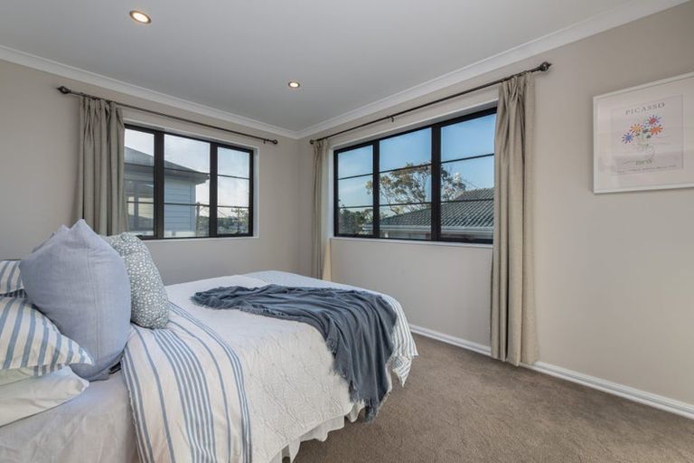 Photo of property in 25a Rothesay Bay Road, Rothesay Bay, Auckland, 0630
