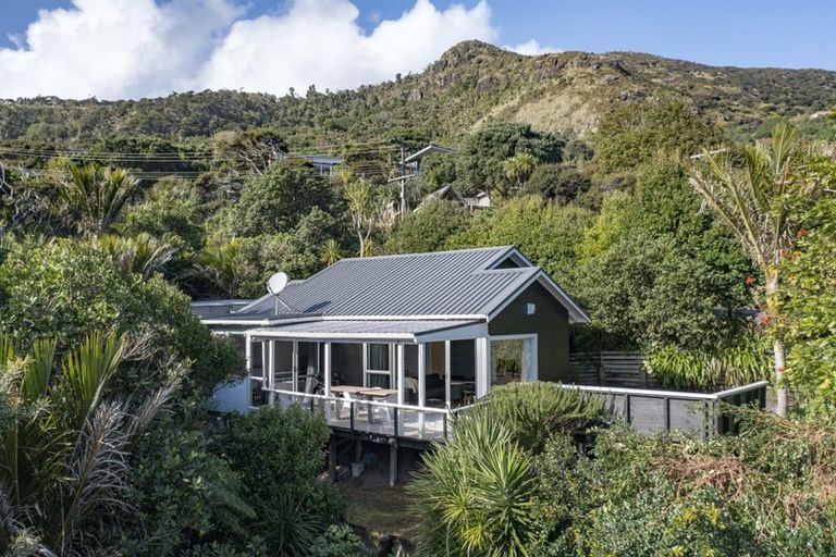 Photo of property in 98 Seaview Road, Piha, New Lynn, 0772