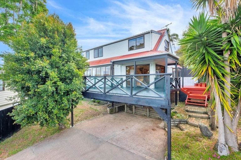 Photo of property in 1/21 Chablis Place, Henderson, Auckland, 0612