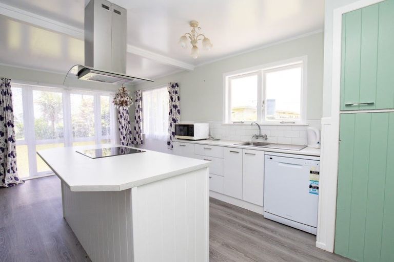 Photo of property in 21 Hayward Road, Ngatea, 3503