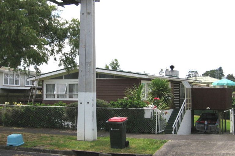 Photo of property in 9 Maui Pomare Street, Blockhouse Bay, Auckland, 0600
