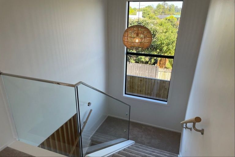 Photo of property in 27f Dawnhaven Drive, Te Atatu Peninsula, Auckland, 0610