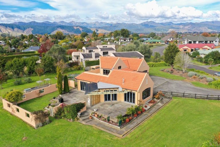 Photo of property in 28 Claremont Rise, Levin, 5510