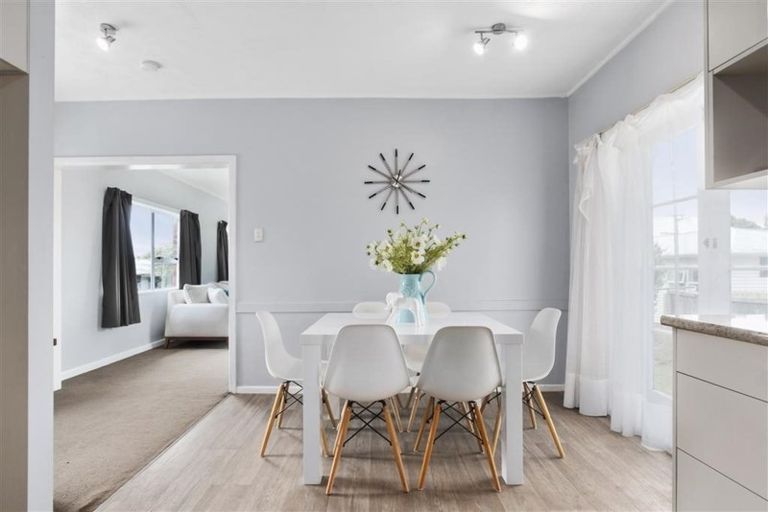 Photo of property in 56 Lynwood Road, New Lynn, Auckland, 0600