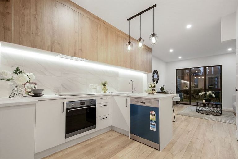 Photo of property in 2/6 Kereru Street, Henderson, Auckland, 0612