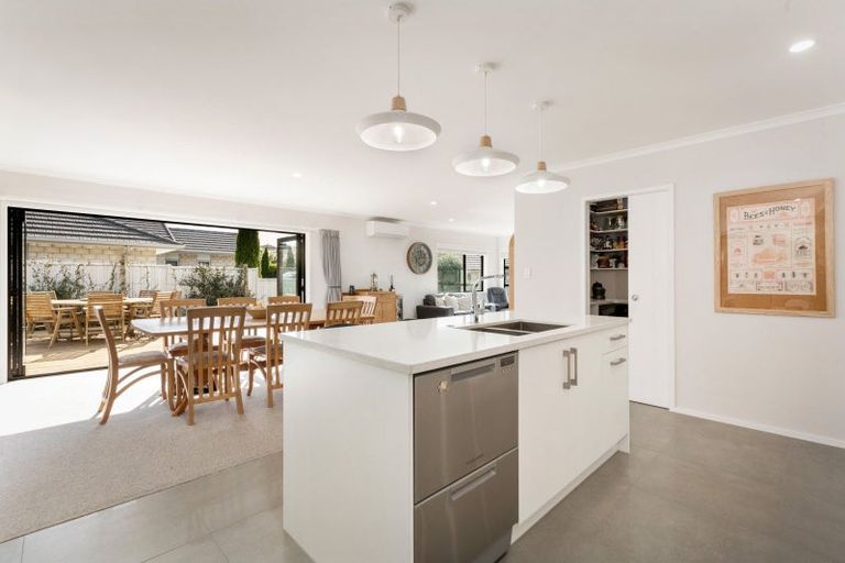 Photo of property in 6 Vantage Place, Omokoroa, 3114