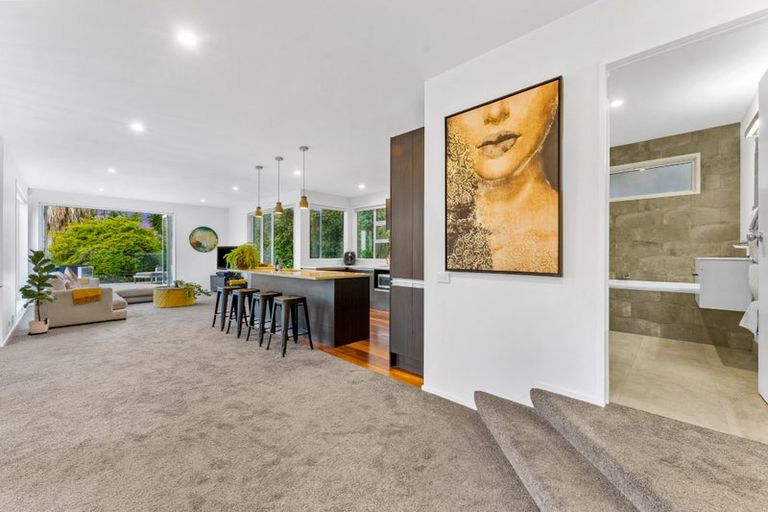Photo of property in 11 Landvale Court, Browns Bay, Auckland, 0630