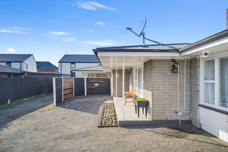 Photo of property in 2/7 Curletts Road, Sockburn, Christchurch, 8042