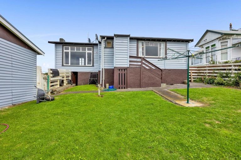 Photo of property in 6 Devon Street, Patea, 4520