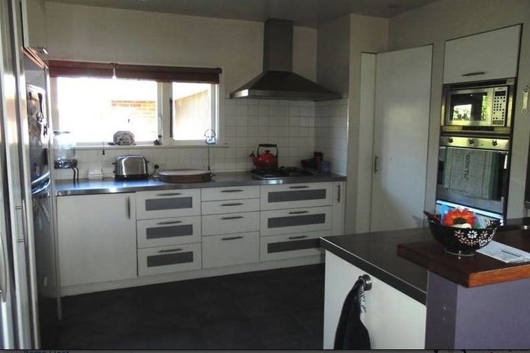 Photo of property in Gull - Unmanned, 1/1 Rangitira Avenue, Takapuna, Auckland, 0622