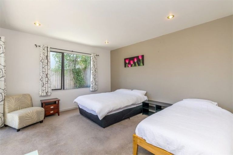 Photo of property in 31 Cricklade Terrace, Windsor Park, Auckland, 0632