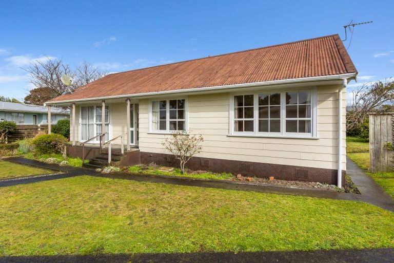 Photo of property in 11 Konini Place, Hawera, 4610