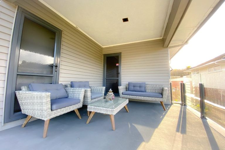 Photo of property in 27 Taupo Street, Green Bay, Auckland, 0604