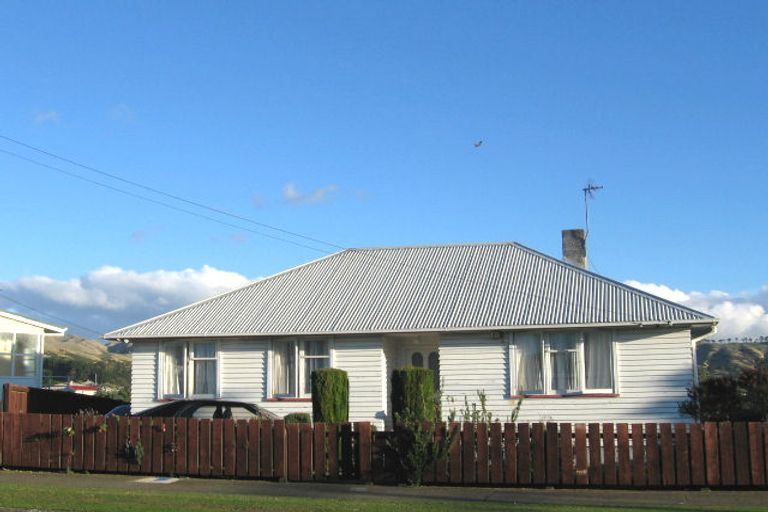Photo of property in 10 Miranda Street, Cannons Creek, Porirua, 5024