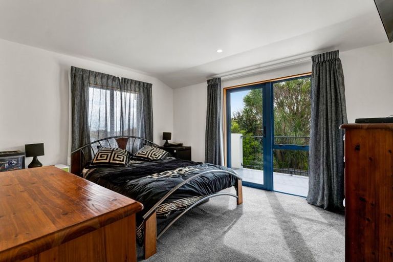 Photo of property in 8 Taylor Place, Merrilands, New Plymouth, 4312
