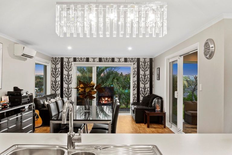 Photo of property in 10 Tralee Street, Omokoroa, 3114