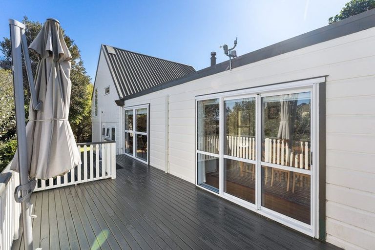Photo of property in 28 Kakariki Grove, Waikanae, 5036