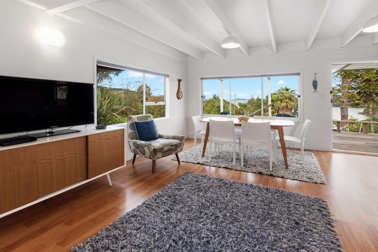 Photo of property in 5 Clinton Road, Tawharanui Peninsula, Warkworth, 0986