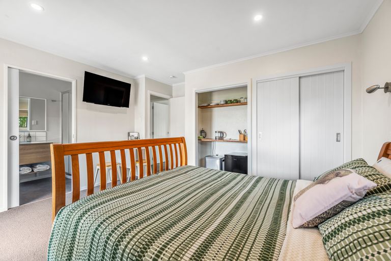 Photo of property in 1 Waitawa Place, Lynmore, Rotorua, 3010