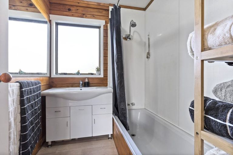 Photo of property in 28a Hoylake Place, Wattle Downs, Auckland, 2103