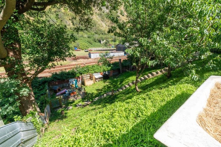 Photo of property in 56 Tilley Road, Paekakariki, 5034