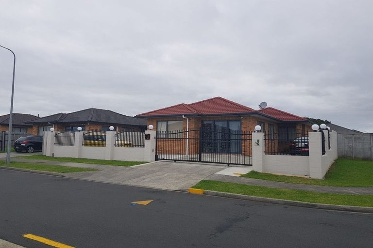 Photo of property in 8 Sam Place, Mangere, Auckland, 2022