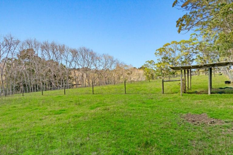 Photo of property in 200 Awa Road, Kumeu, 0891