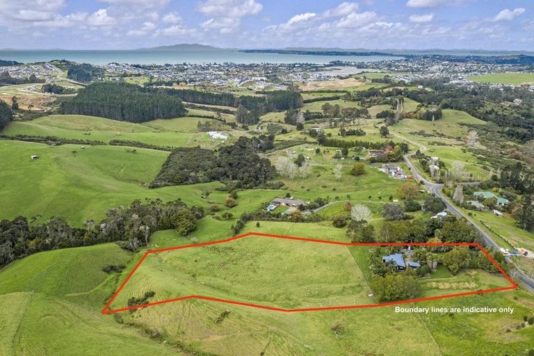 Photo of property in 100 Upper Orewa Road, Wainui, Silverdale, 0992