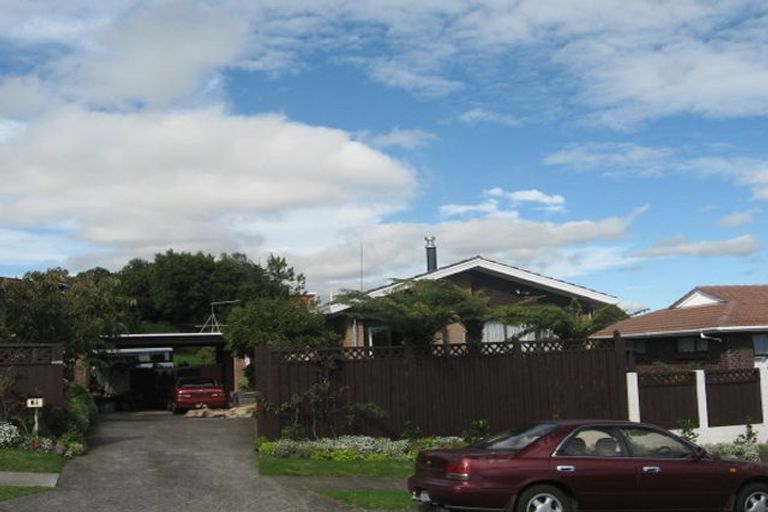 Photo of property in 12 Gwenand Place, Botany Downs, Auckland, 2010